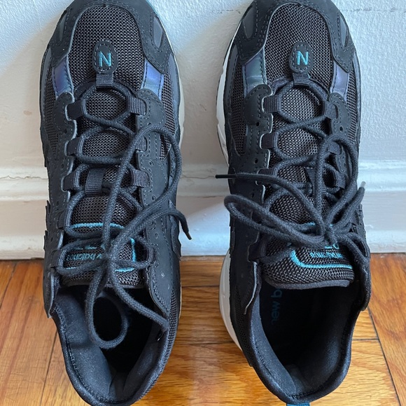 Balance 827 Cosmic Trainers 